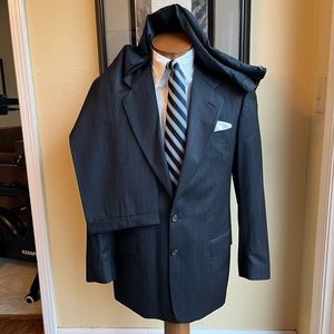 Louis Roth 2 Piece Dark Gray Wool Pinstripe Suit 40L Slacks W34” x L32.5”